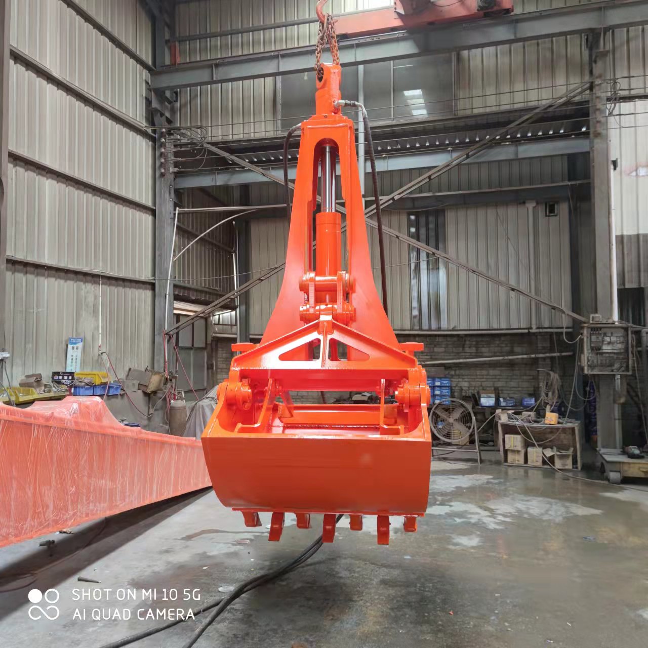 ZX330LC-5G Single oil cylinder 2.0M³ shell type grab customized bucket