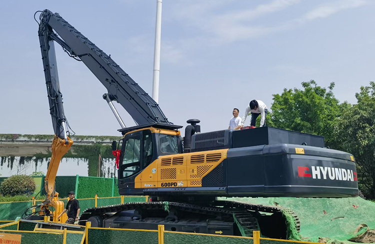 Hyundai R600PRO excavator modified 20.5M piling arm