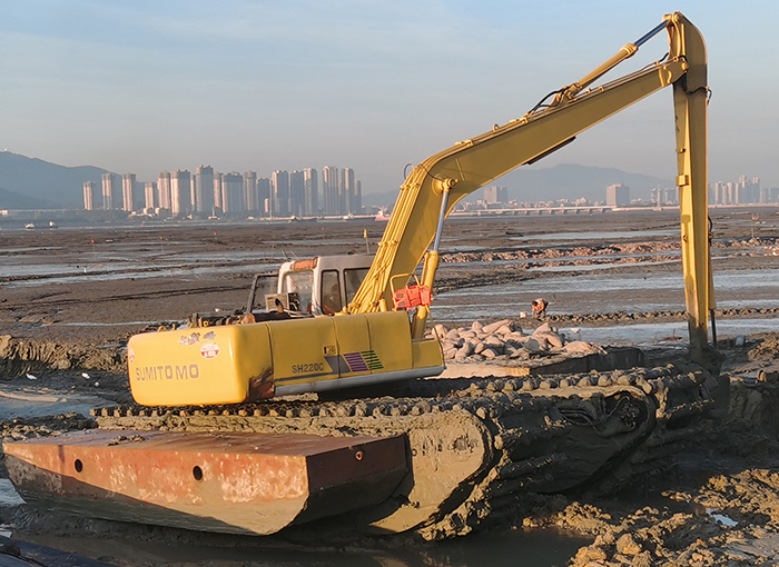 amphibious excavator