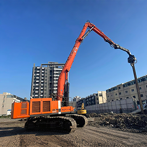 ZX670 Excavator Pile Driving Arm | Custom Vibro Hammer Boom for Heavy Foundation & Marine Construction
