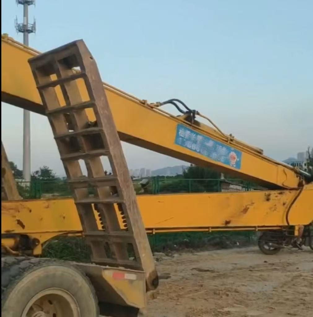 PC300 Long Reach Arm for Excavators – Maximize Reach and Efficiency in Construction